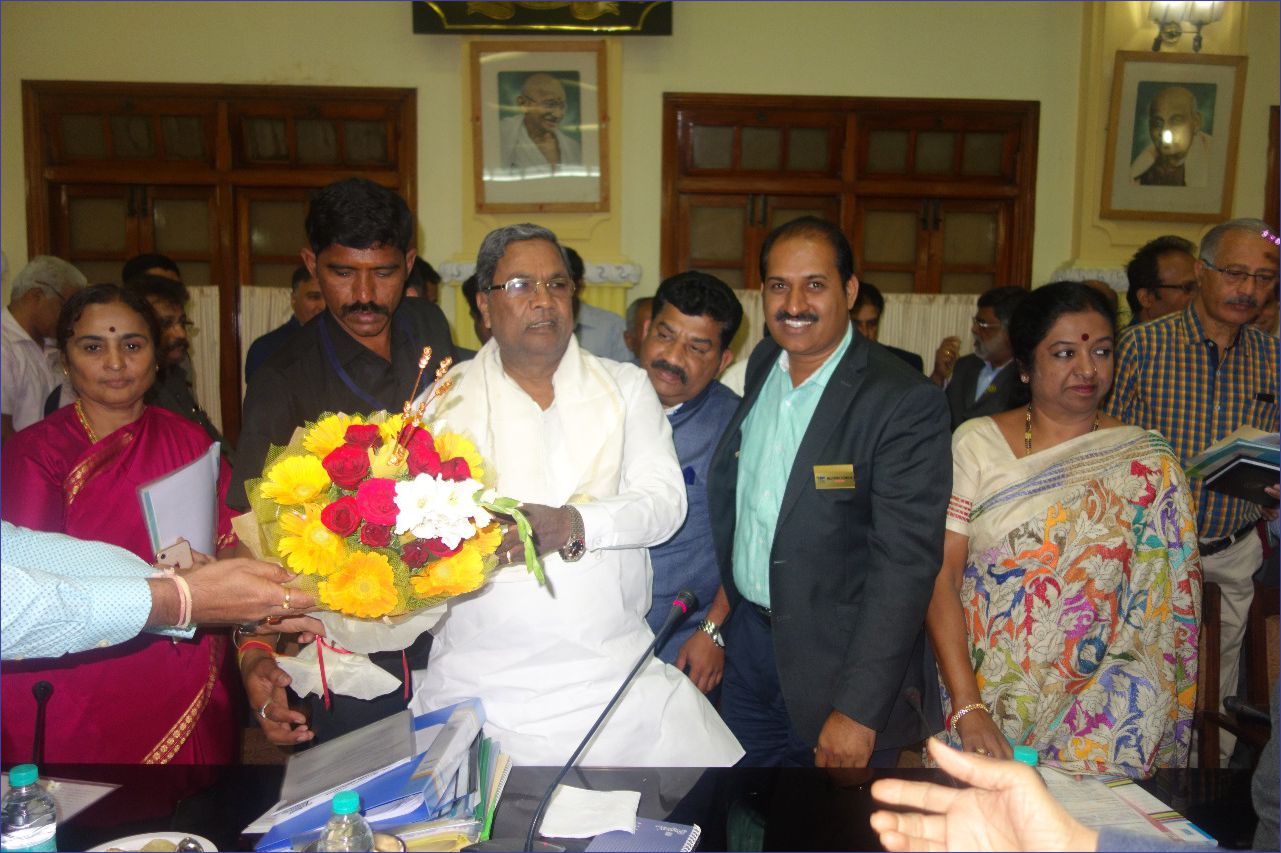 Karnataka Chief Minister & IAS Officer with PIA President